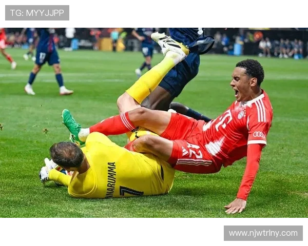 穆西亚拉阿芳泡芙全员参加拜仁合练